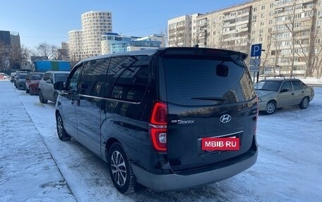 Hyundai Grand Starex Grand Starex I рестайлинг 2, 2018 год, 3 275 000 рублей, 2 фотография