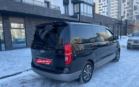 Hyundai Grand Starex Grand Starex I рестайлинг 2, 2018 год, 3 275 000 рублей, 3 фотография