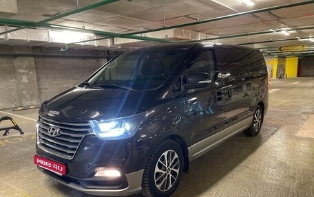 Hyundai Grand Starex Grand Starex I рестайлинг 2, 2018 год, 3 275 000 рублей, 11 фотография