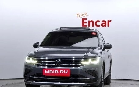 Volkswagen Tiguan II, 2022 год, 3 391 000 рублей, 2 фотография