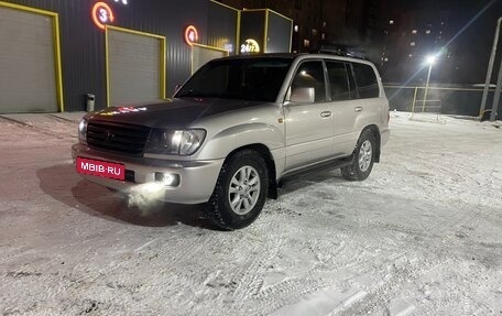 Toyota Land Cruiser 100 рестайлинг 2, 2003 год, 2 750 000 рублей, 13 фотография