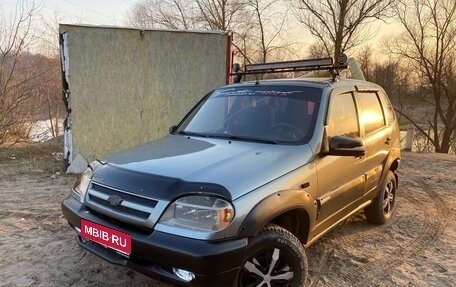 Chevrolet Niva I рестайлинг, 2005 год, 398 000 рублей, 1 фотография