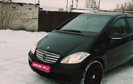 Mercedes-Benz A-Класс, 2010 год, 1 050 000 рублей, 2 фотография