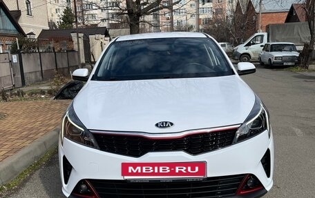 KIA Rio IV, 2021 год, 2 000 000 рублей, 2 фотография