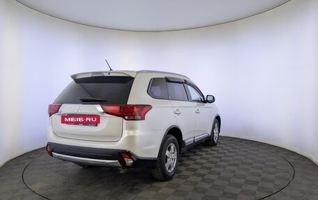 Mitsubishi Outlander III рестайлинг 3, 2016 год, 1 700 000 рублей, 5 фотография