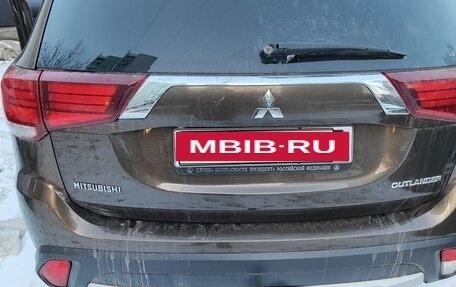 Mitsubishi Outlander III рестайлинг 3, 2015 год, 1 641 500 рублей, 11 фотография