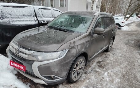 Mitsubishi Outlander III рестайлинг 3, 2015 год, 1 641 500 рублей, 5 фотография