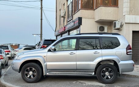 Toyota Land Cruiser Prado 120 рестайлинг, 2005 год, 2 100 000 рублей, 2 фотография