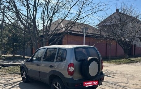 Chevrolet Niva I рестайлинг, 2010 год, 500 000 рублей, 4 фотография