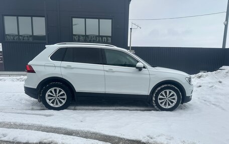 Volkswagen Tiguan II, 2017 год, 2 380 000 рублей, 2 фотография