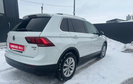 Volkswagen Tiguan II, 2017 год, 2 380 000 рублей, 3 фотография