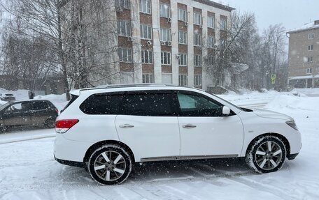 Nissan Pathfinder, 2016 год, 2 370 000 рублей, 9 фотография