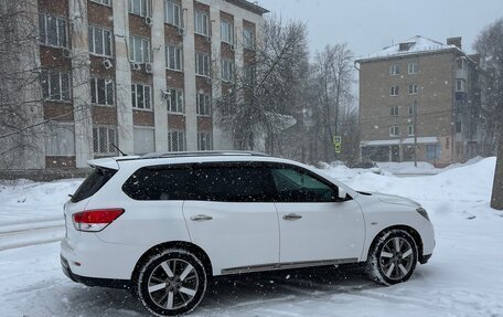 Nissan Pathfinder, 2016 год, 2 370 000 рублей, 10 фотография