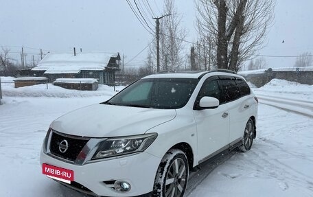 Nissan Pathfinder, 2016 год, 2 370 000 рублей, 2 фотография