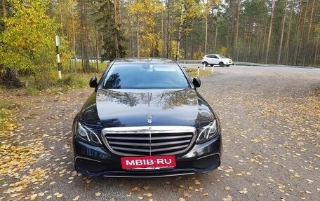 Mercedes-Benz E-Класс, 2019 год, 2 900 000 рублей, 5 фотография