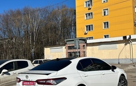 Toyota Camry, 2021 год, 3 950 000 рублей, 6 фотография