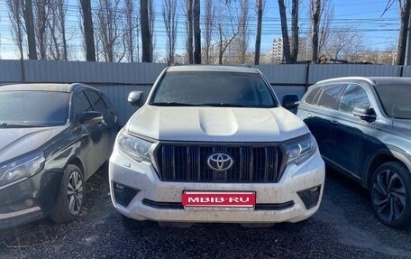 Toyota Land Cruiser Prado 150 рестайлинг 2, 2021 год, 6 018 700 рублей, 1 фотография