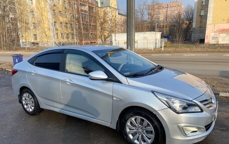 Hyundai Solaris II рестайлинг, 2015 год, 1 050 000 рублей, 18 фотография