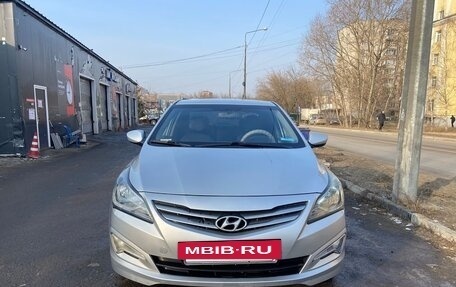 Hyundai Solaris II рестайлинг, 2015 год, 1 050 000 рублей, 2 фотография