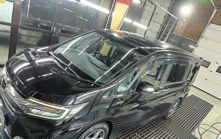 Honda Stepwgn IV, 2017 год, 2 650 000 рублей, 2 фотография