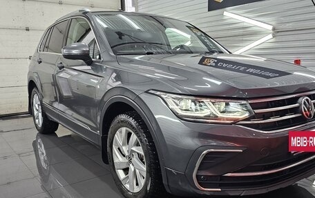 Volkswagen Tiguan II, 2021 год, 3 990 000 рублей, 3 фотография