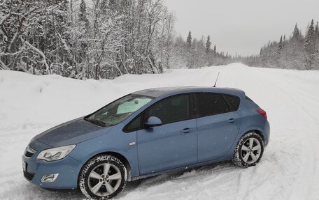 Opel Astra J, 2010 год, 900 000 рублей, 3 фотография