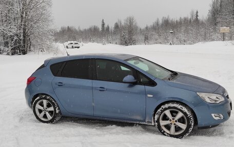 Opel Astra J, 2010 год, 900 000 рублей, 2 фотография