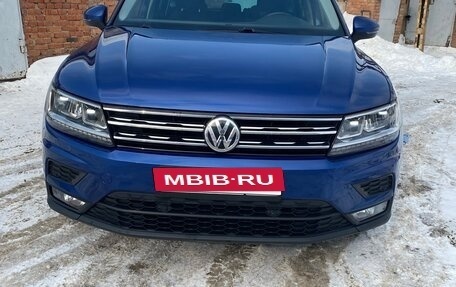 Volkswagen Tiguan II, 2018 год, 2 399 000 рублей, 3 фотография