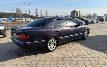 Mercedes-Benz E-Класс, 1998 год, 365 000 рублей, 2 фотография