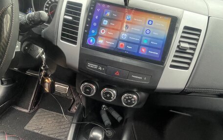 Mitsubishi Outlander III рестайлинг 3, 2011 год, 1 400 000 рублей, 11 фотография