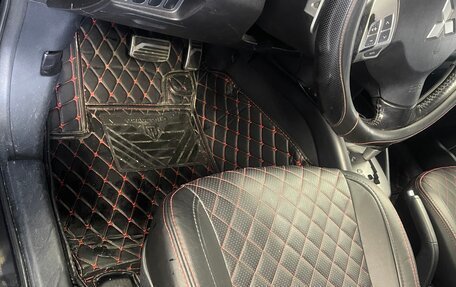 Mitsubishi Outlander III рестайлинг 3, 2011 год, 1 400 000 рублей, 19 фотография