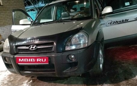 Hyundai Tucson III, 2004 год, 900 000 рублей, 4 фотография