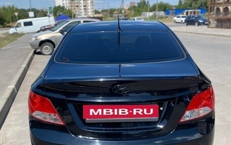 Hyundai Solaris II рестайлинг, 2013 год, 850 000 рублей, 3 фотография