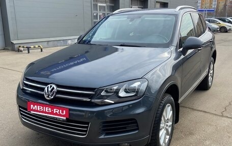 Volkswagen Touareg III, 2011 год, 1 600 000 рублей, 2 фотография