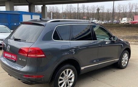 Volkswagen Touareg III, 2011 год, 1 600 000 рублей, 3 фотография