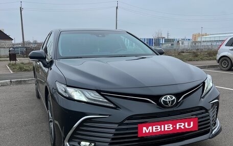 Toyota Camry, 2022 год, 3 700 000 рублей, 2 фотография