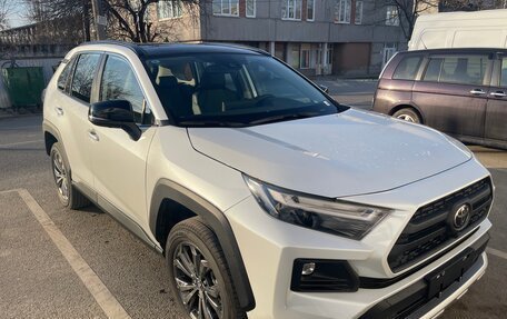 Toyota RAV4, 2023 год, 4 450 000 рублей, 4 фотография