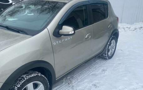 Renault Sandero II рестайлинг, 2015 год, 970 000 рублей, 2 фотография