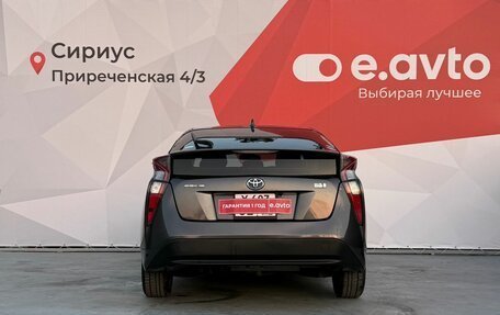 Toyota Prius IV XW50, 2018 год, 1 920 000 рублей, 5 фотография