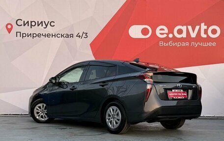 Toyota Prius IV XW50, 2018 год, 1 920 000 рублей, 4 фотография