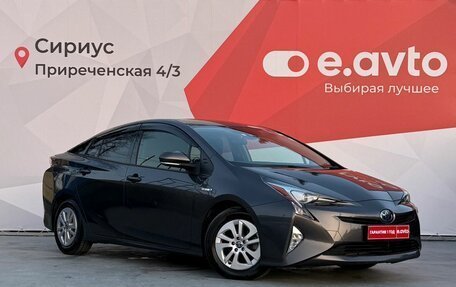 Toyota Prius IV XW50, 2018 год, 1 920 000 рублей, 3 фотография