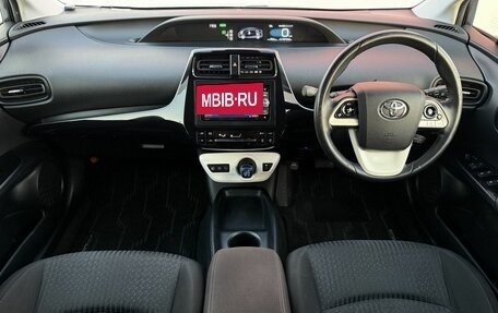 Toyota Prius IV XW50, 2018 год, 1 920 000 рублей, 7 фотография