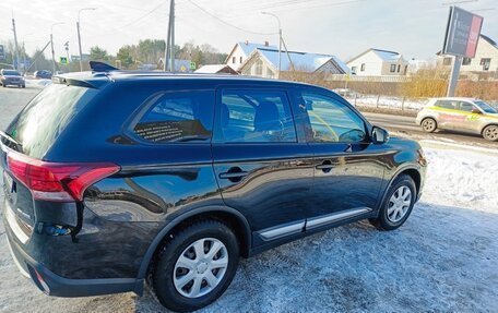 Mitsubishi Outlander III рестайлинг 3, 2018 год, 2 350 000 рублей, 2 фотография