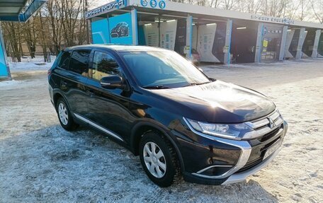 Mitsubishi Outlander III рестайлинг 3, 2018 год, 2 350 000 рублей, 8 фотография