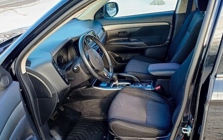 Mitsubishi Outlander III рестайлинг 3, 2018 год, 2 350 000 рублей, 4 фотография
