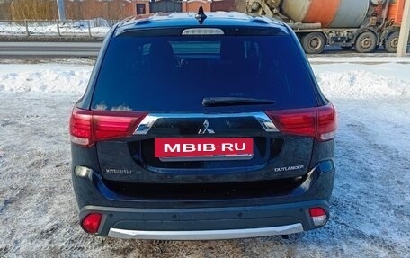 Mitsubishi Outlander III рестайлинг 3, 2018 год, 2 350 000 рублей, 9 фотография