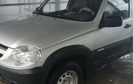 Chevrolet Niva I рестайлинг, 2011 год, 650 000 рублей, 2 фотография