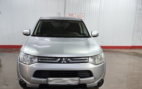 Mitsubishi Outlander III рестайлинг 3, 2013 год, 1 450 000 рублей, 3 фотография