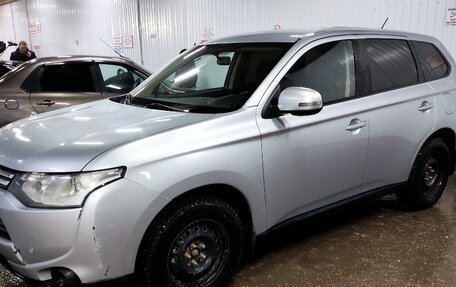 Mitsubishi Outlander III рестайлинг 3, 2013 год, 1 450 000 рублей, 15 фотография