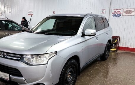 Mitsubishi Outlander III рестайлинг 3, 2013 год, 1 450 000 рублей, 28 фотография